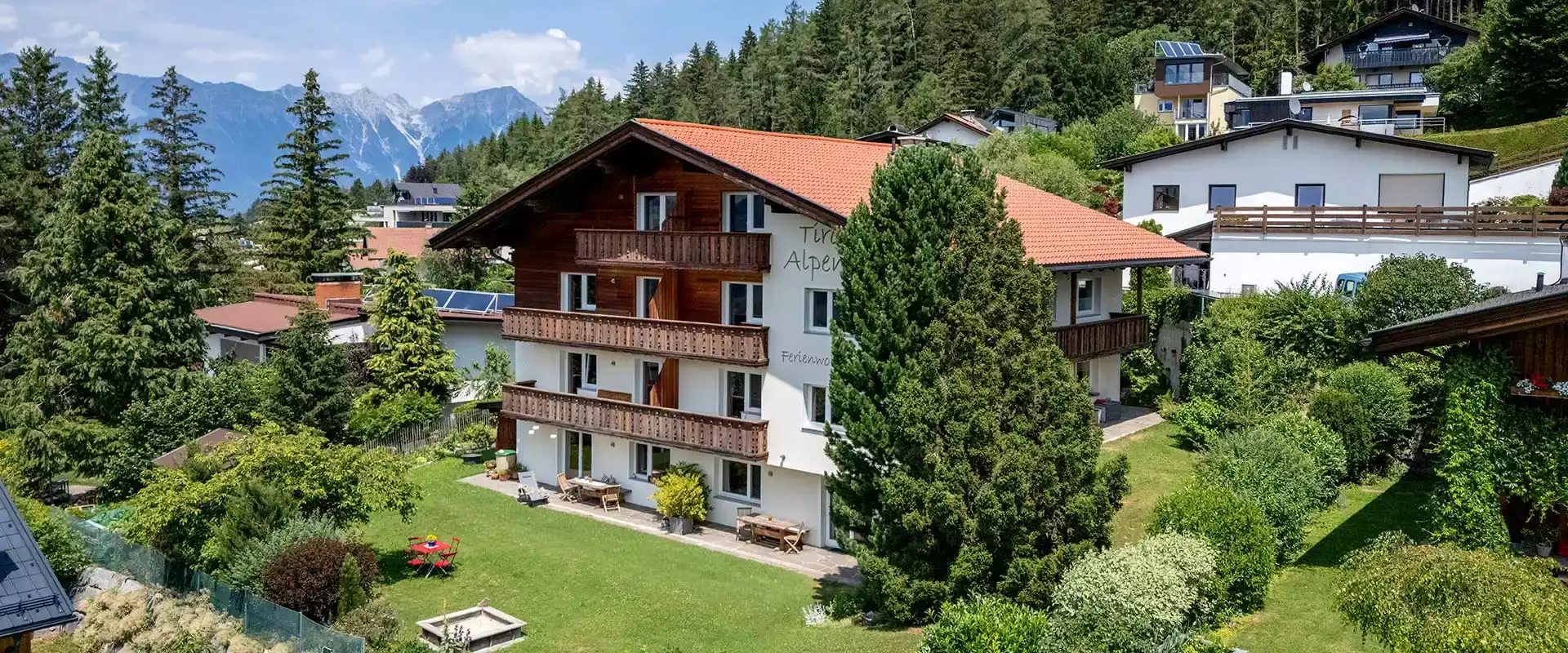 Tiroler_Alpenhof_Patsch_haus-sommer-c-hannes-dabernig.webp