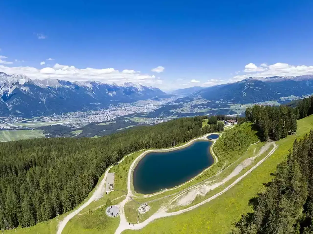 Speicherteich Muttereralm mit Blick ins Tal
